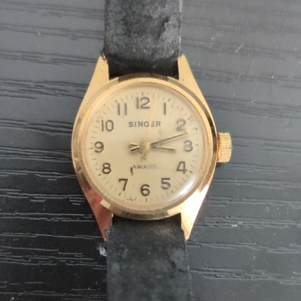 Singer Award Vintage Watch Black And Gold